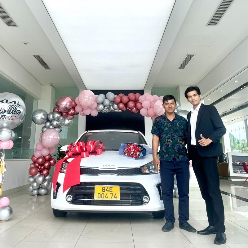 Giao xe VinFast tại Hà Tĩnh - Hoàng Thị Thu Hằng