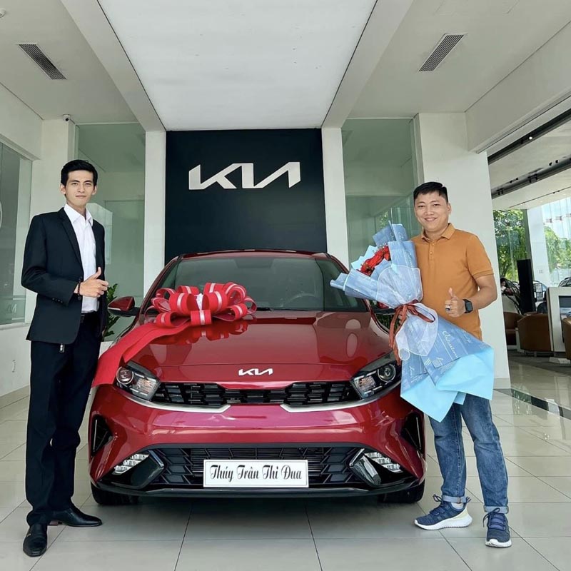Giao xe VinFast tại Hà Tĩnh - Hoàng Thị Thu Hằng