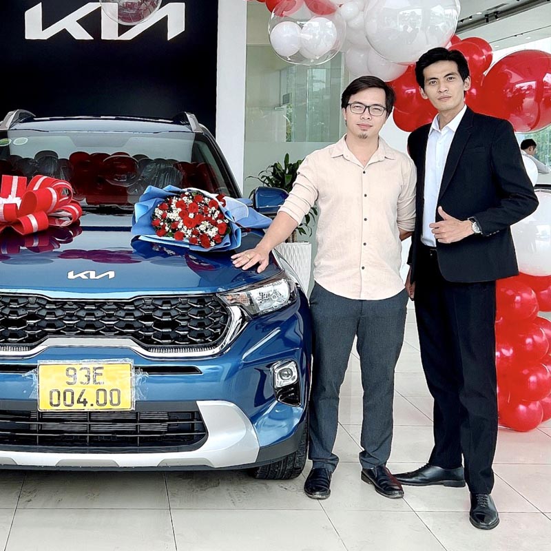 Giao xe VinFast tại Hà Tĩnh - Hoàng Thị Thu Hằng